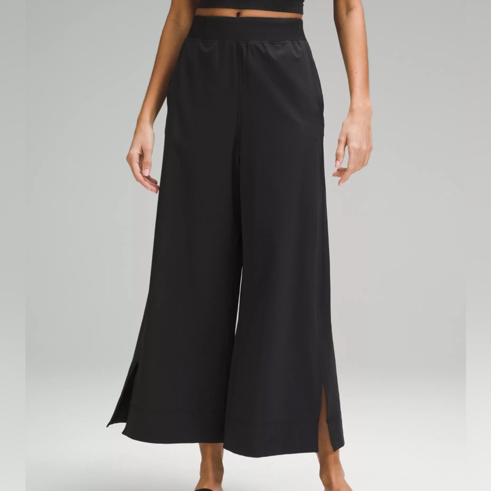 Lululemon Stretch Woven High-Rise Wide-Leg Cropped Pant